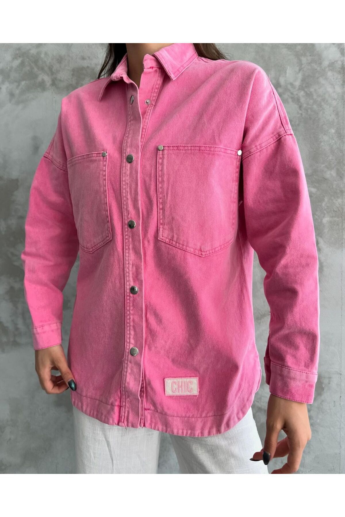 Kadın Pembe Oversize Uzun Kollu Çift Cepli Kot Ceket Gömlek Kadın Pembe Oversize Uzun Kollu Çift Cepli Kot Ceket Gömlek