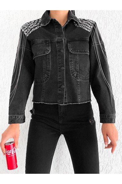 Omuz Apolet ve Zincir Detaylı Oversize Crop Denim Kot Ceket Omuz Apolet ve Zincir Detaylı Oversize Crop Denim Kot Ceket