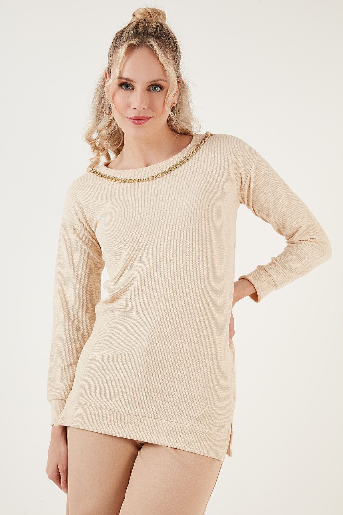 Zincir Detaylı Regular Fit Bisiklet Yaka Esnek Bluz BLUZ 5865347 Zincir Detaylı Regular Fit Bisiklet Yaka Esnek Bluz BLUZ 5865347