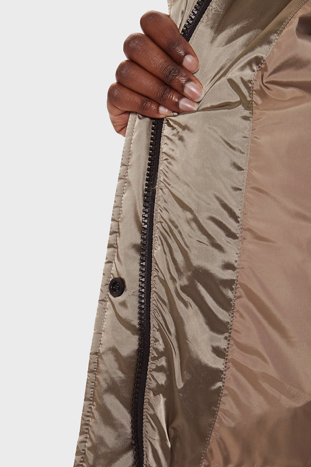 Logolu Parlak Saten Crop Şişme Mont J20J224124PAV  MONT J20J224124 PAV Logolu Parlak Saten Crop Şişme Mont J20J224124PAV  MONT J20J224124 PAV