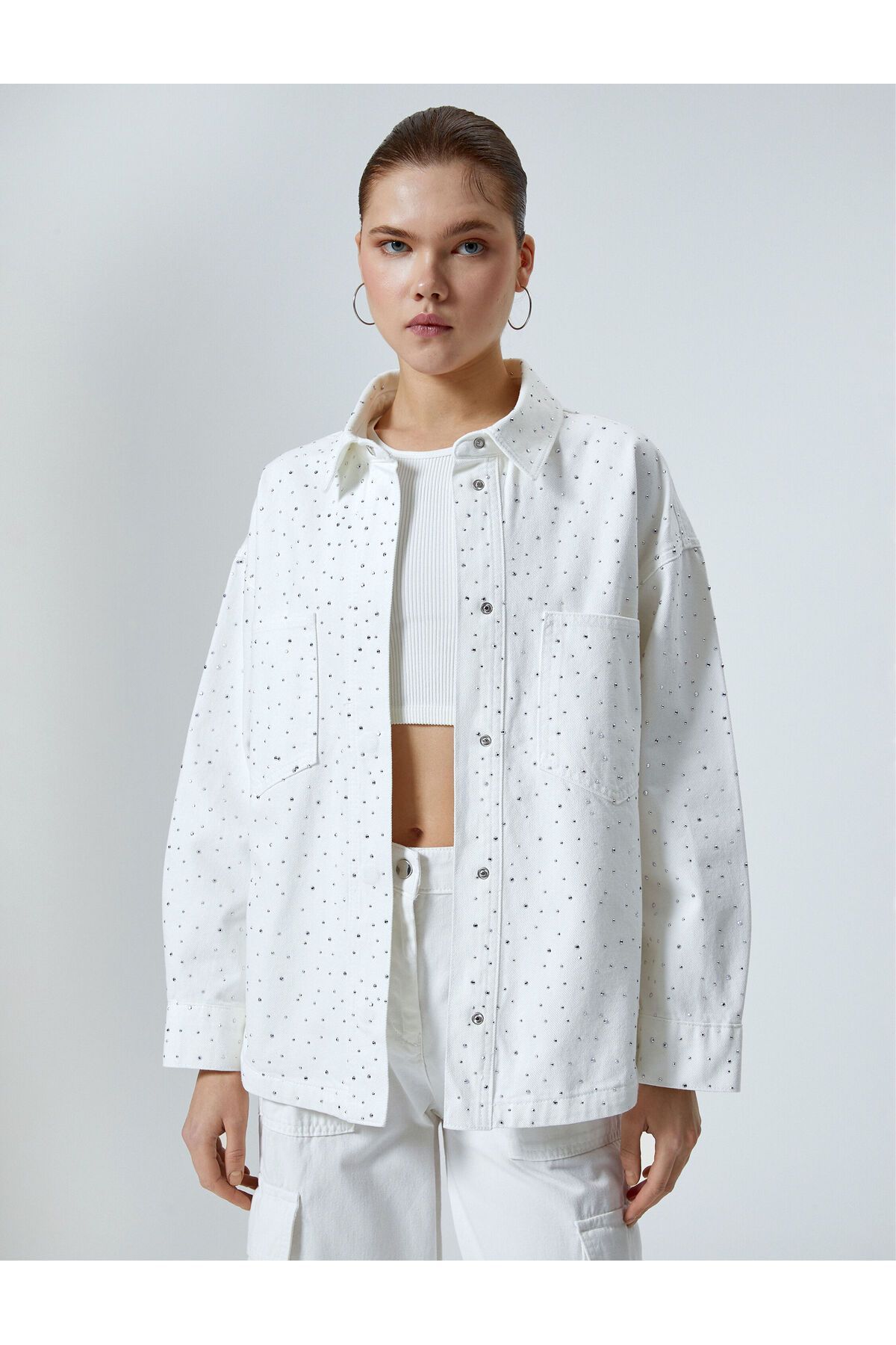 Oversize Taşlı Gömlek Ceket Ekstra Uzun Cepli Oversize Taşlı Gömlek Ceket Ekstra Uzun Cepli