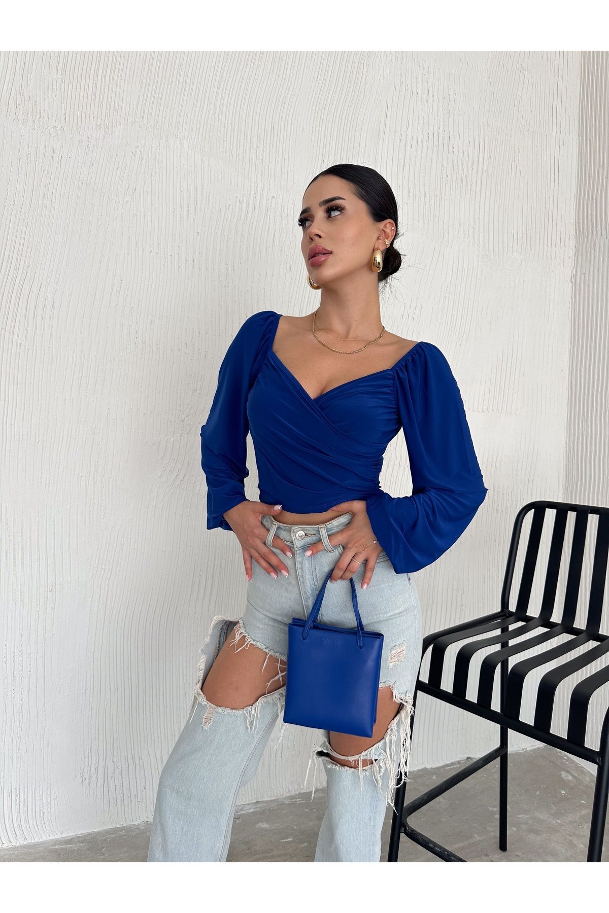 Kadın Saks Uzun Balon Kol Ön Çapraz Büzgülü Sandy Kumaş Crop Bluz Kadın Saks Uzun Balon Kol Ön Çapraz Büzgülü Sandy Kumaş Crop Bluz