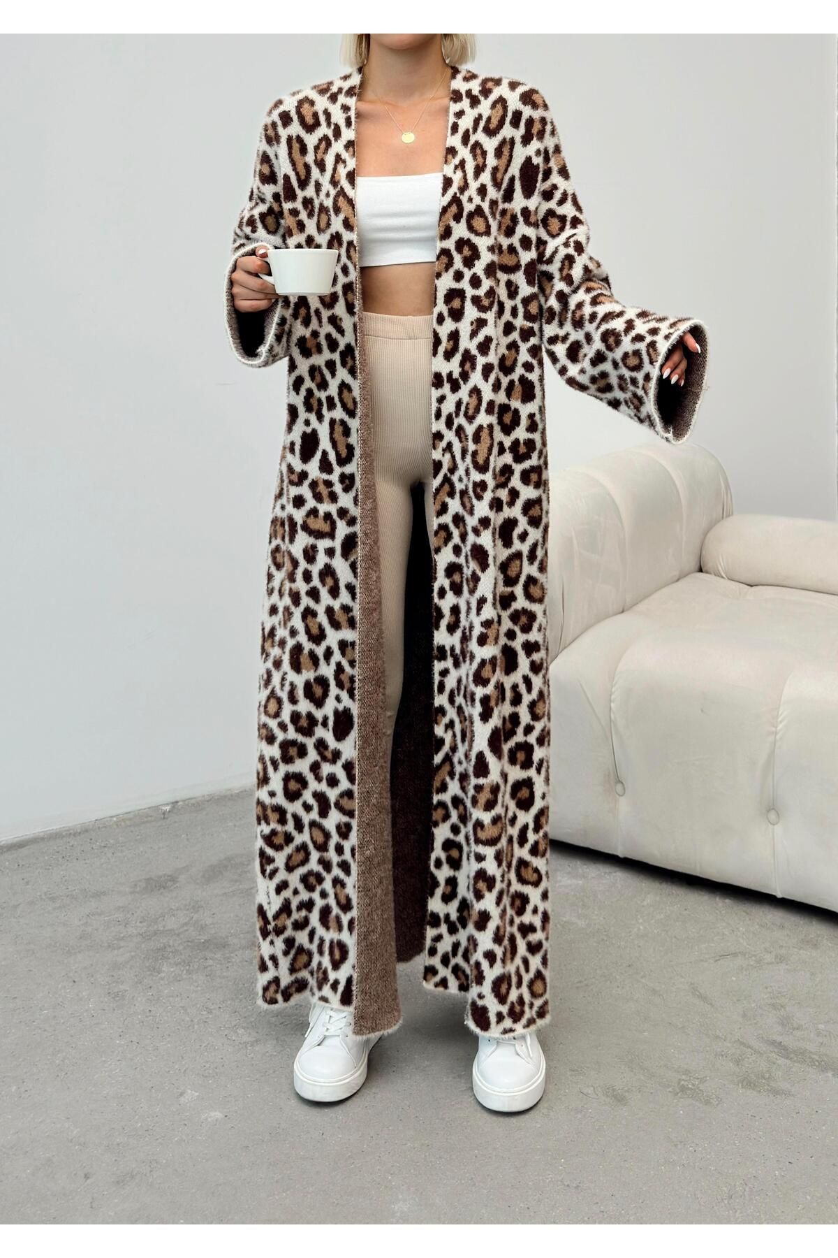 Leopar Desenli Uzun Triko Hırka BEJ 8241 Leopar Desenli Uzun Triko Hırka BEJ 8241