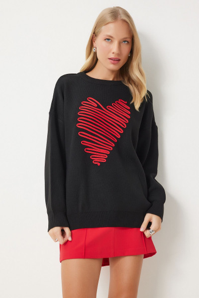Kalp Nakışlı Oversize Triko Kazak SİYAH LYJ0001 Kalp Nakışlı Oversize Triko Kazak SİYAH LYJ0001