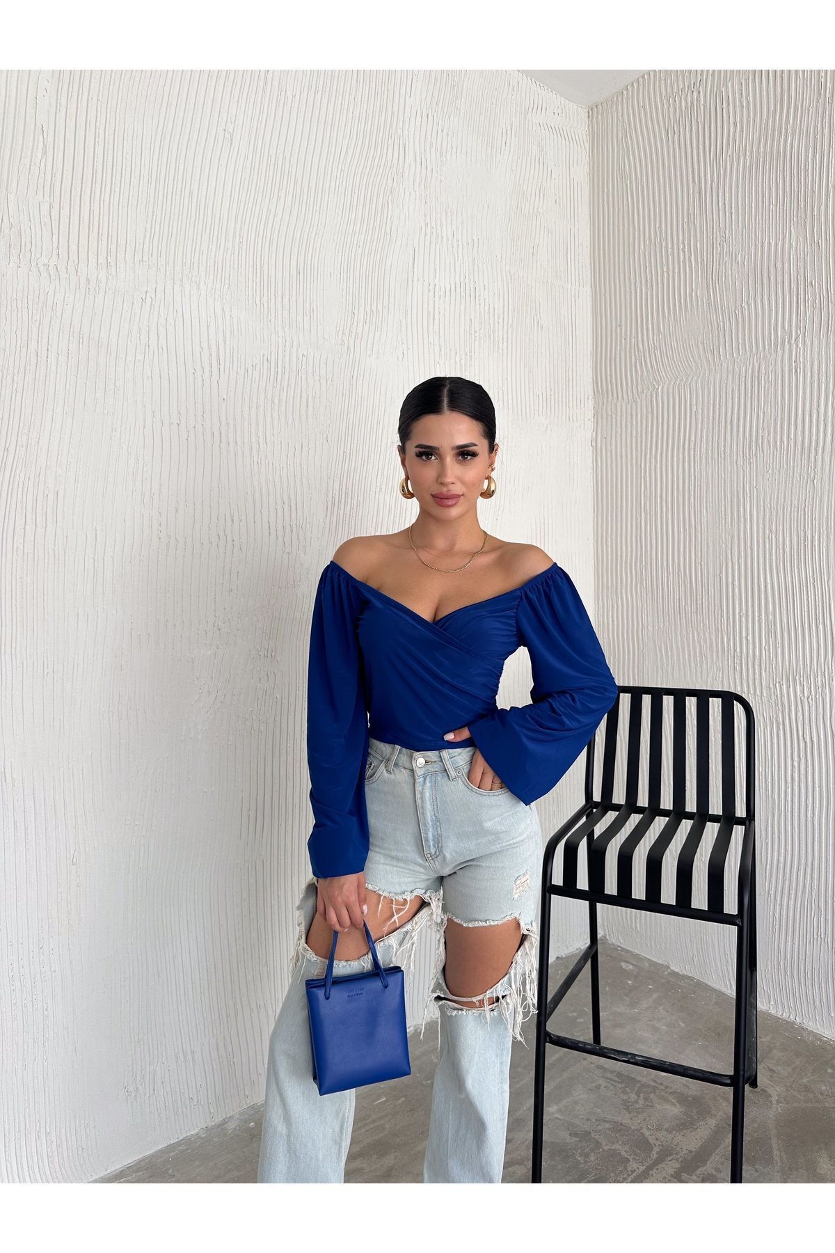 Kadın Saks Uzun Balon Kol Ön Çapraz Büzgülü Sandy Kumaş Crop Bluz Kadın Saks Uzun Balon Kol Ön Çapraz Büzgülü Sandy Kumaş Crop Bluz