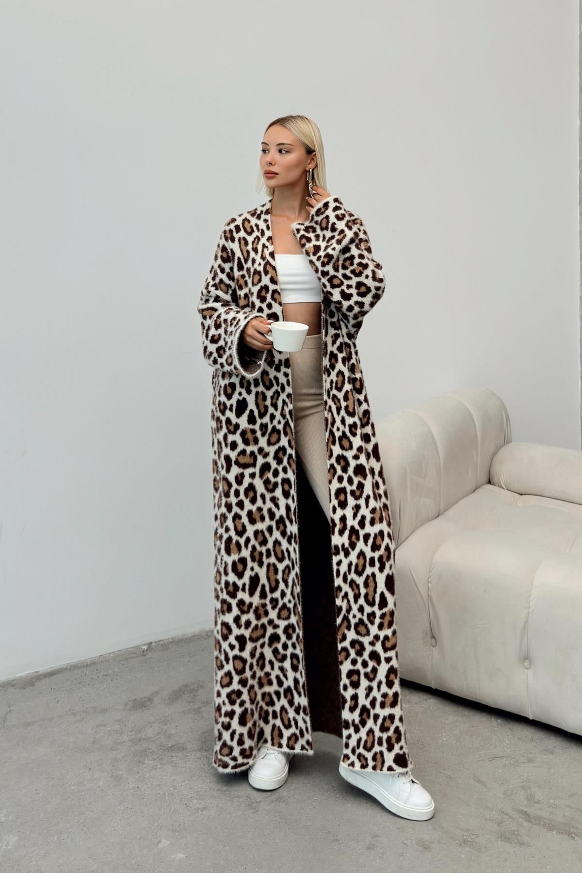 Leopar Desenli Uzun Triko Hırka BEJ 8241 Leopar Desenli Uzun Triko Hırka BEJ 8241