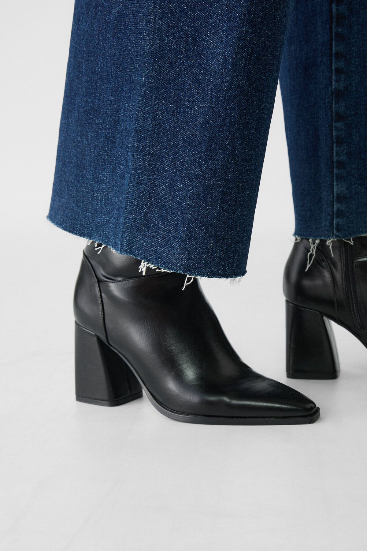 Straight fit minimal jean Straight fit minimal jean