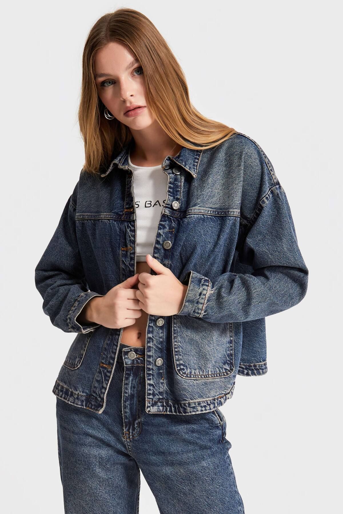 Kadın T.Kot Rengi Oversize Cepli Denim Ceket Kadın T.Kot Rengi Oversize Cepli Denim Ceket