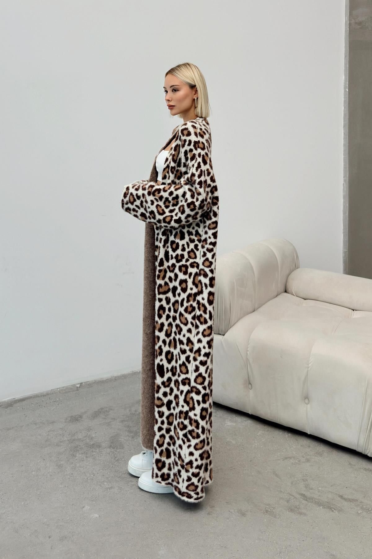 Leopar Desenli Uzun Triko Hırka BEJ 8241 Leopar Desenli Uzun Triko Hırka BEJ 8241