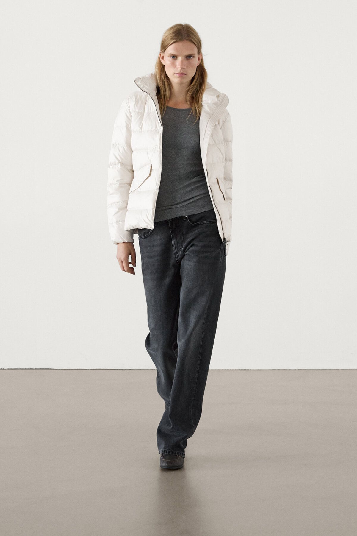 Kapüşonlu şişme mont Kapüşonlu şişme mont