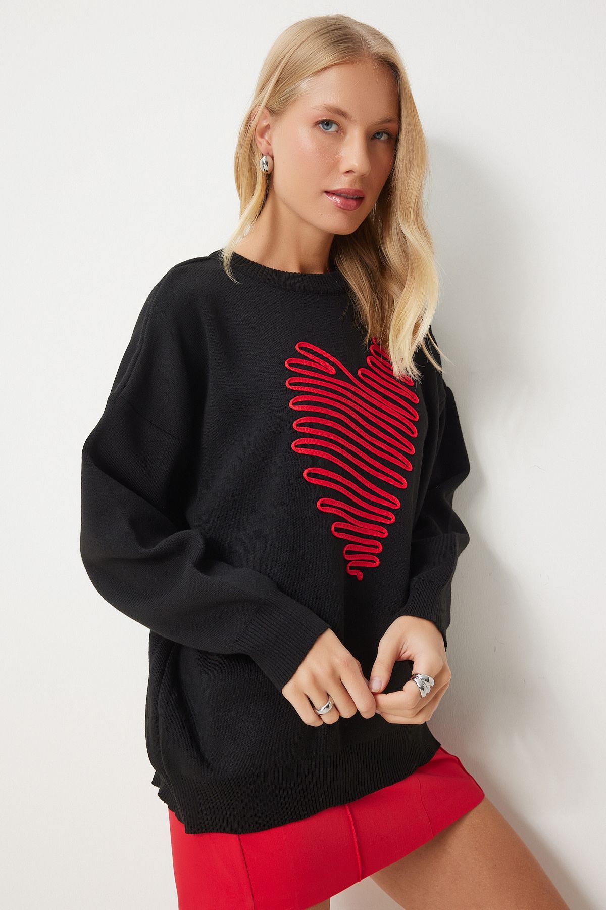 Kalp Nakışlı Oversize Triko Kazak SİYAH LYJ0001 Kalp Nakışlı Oversize Triko Kazak SİYAH LYJ0001