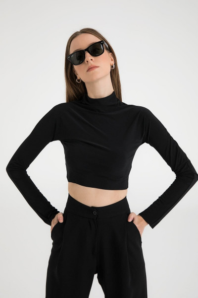 Soft Touch Yarım Boğazlı Kısa Bluz Siyah