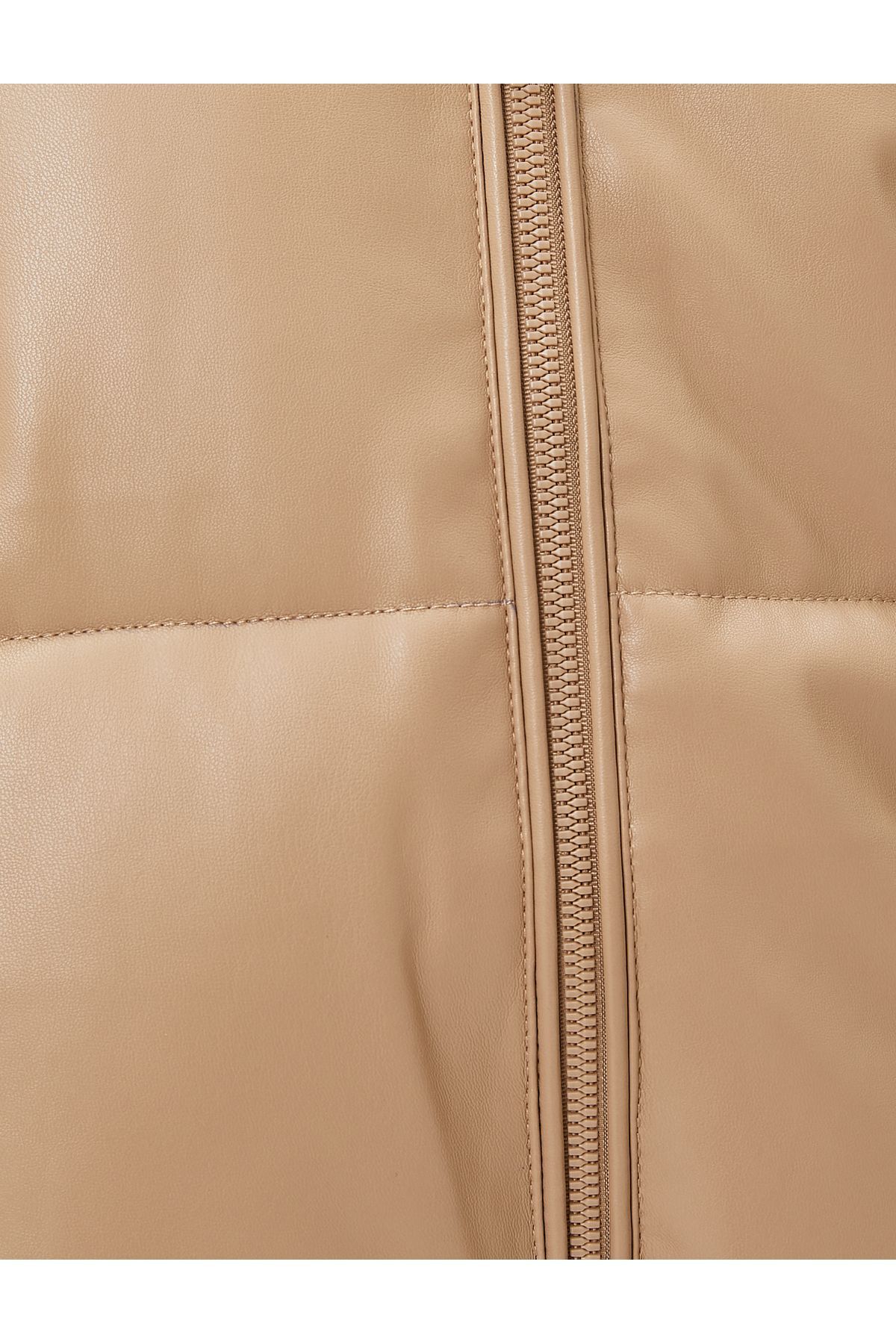 Şişme Mont Deri Görünümlü Kapüşonlu Şişme Mont Deri Görünümlü Kapüşonlu