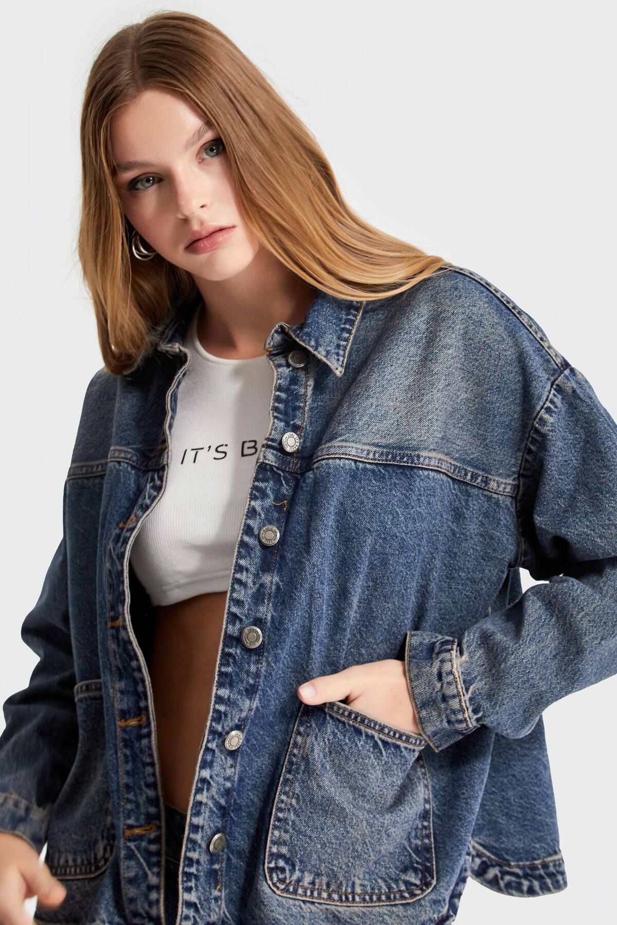 Kadın T.Kot Rengi Oversize Cepli Denim Ceket Kadın T.Kot Rengi Oversize Cepli Denim Ceket