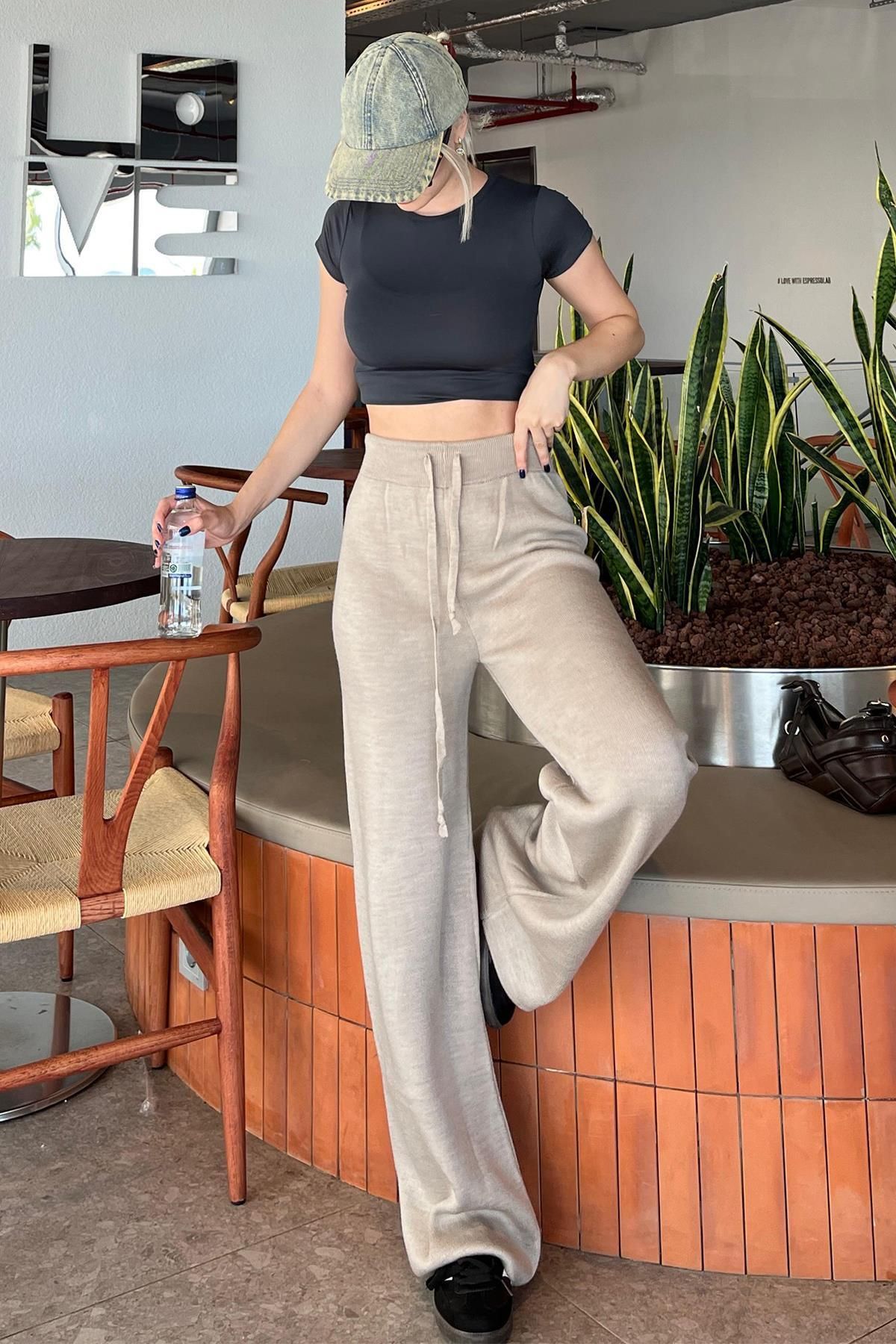 Vizon Beli Ayarlanabilir Geniş Paça Pantolon MG2089 Vizon Beli Ayarlanabilir Geniş Paça Pantolon MG2089