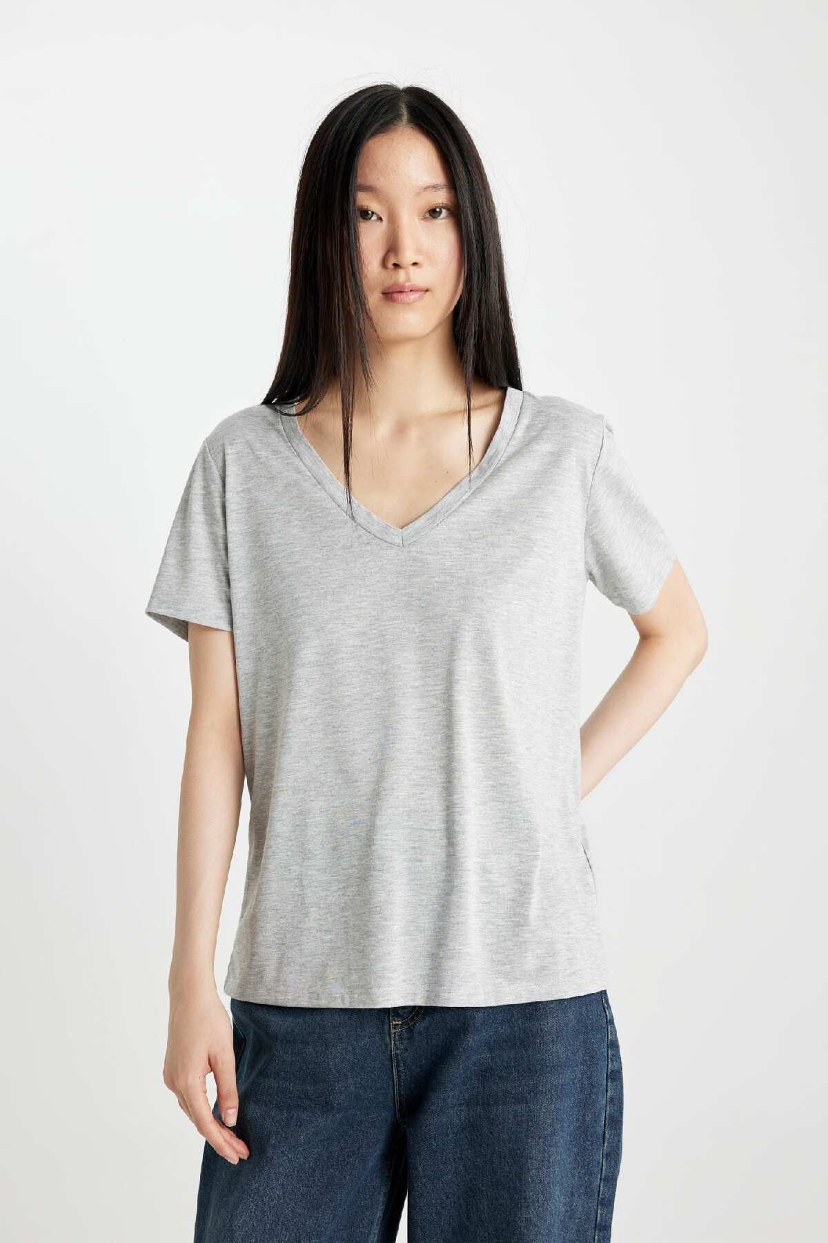 Regular Fit V Yaka Basic Kısa Kollu Tişört W9204AZNS Regular Fit V Yaka Basic Kısa Kollu Tişört W9204AZNS