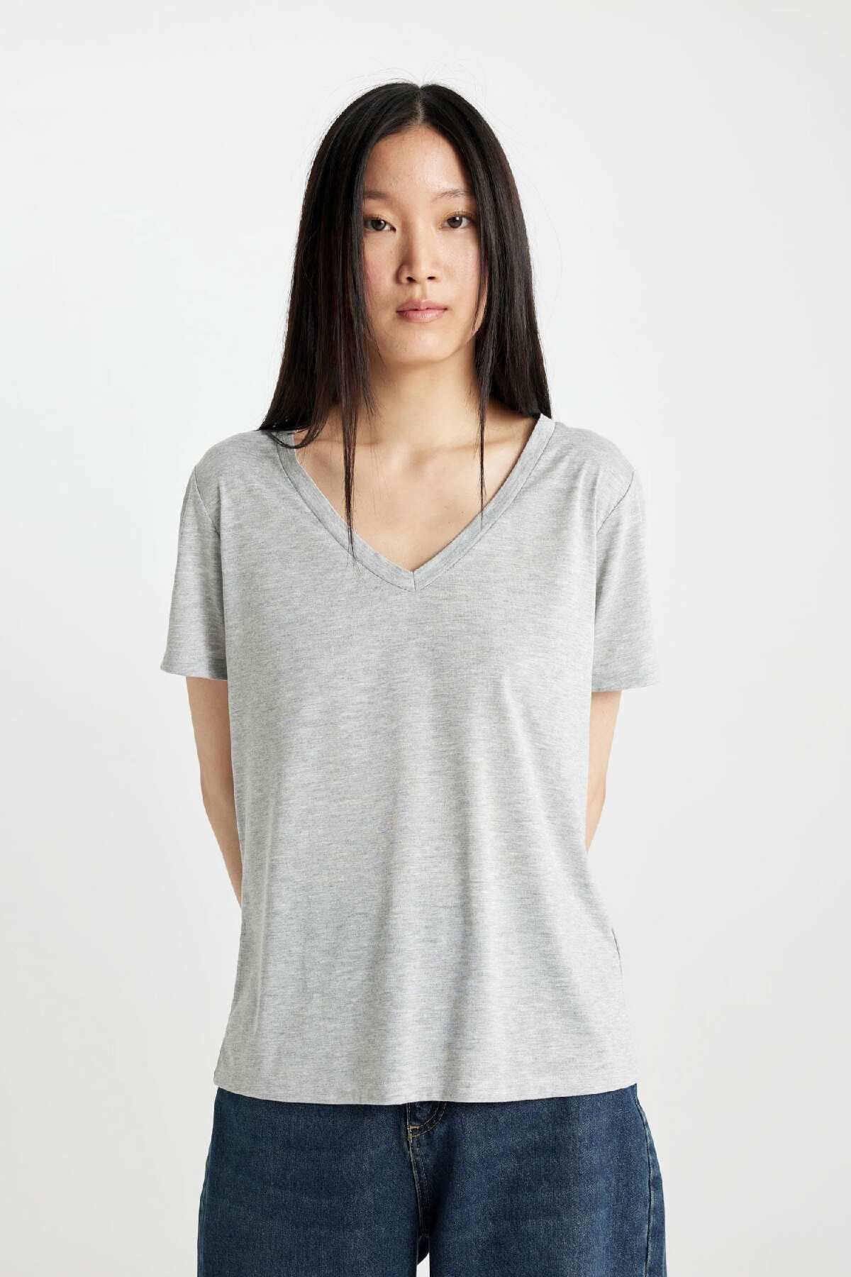 Regular Fit V Yaka Basic Kısa Kollu Tişört W9204AZNS Regular Fit V Yaka Basic Kısa Kollu Tişört W9204AZNS