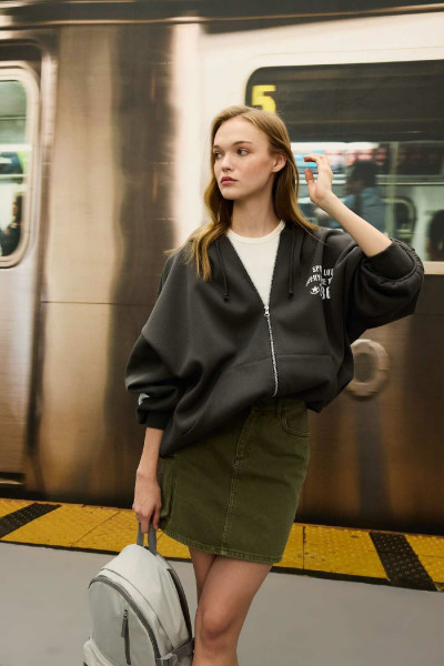 Oversize Fit Kapüşonlu Sırt Baskılı Kanguru Cepli Kalın Kumaş Fermuarlı Sweatshirt D6754ax24wn Oversize Fit Kapüşonlu Sırt Baskılı Kanguru Cepli Kalın Kumaş Fermuarlı Sweatshirt D6754ax24wn