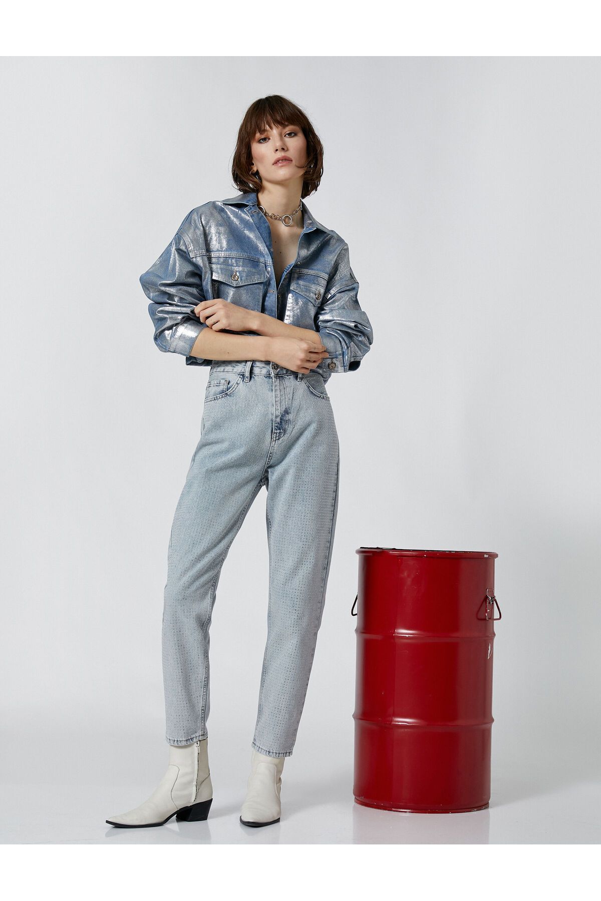 Yüksek Bel Kot Pantolon Parıltılı Taşlı Kısa Paça Cepli - Mom Jean Yüksek Bel Kot Pantolon Parıltılı Taşlı Kısa Paça Cepli - Mom Jean