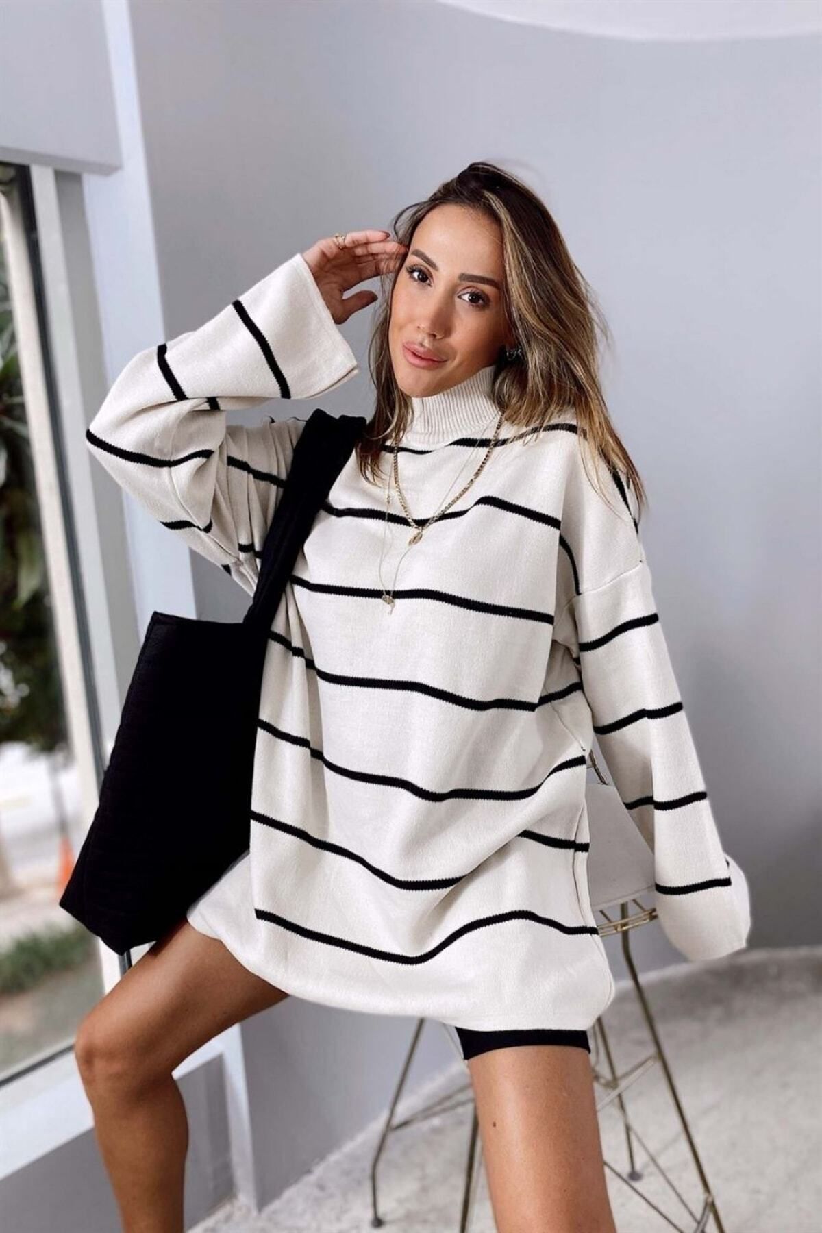 Kadın Siyah Dik Yaka Oversize Model Kazak Tunik