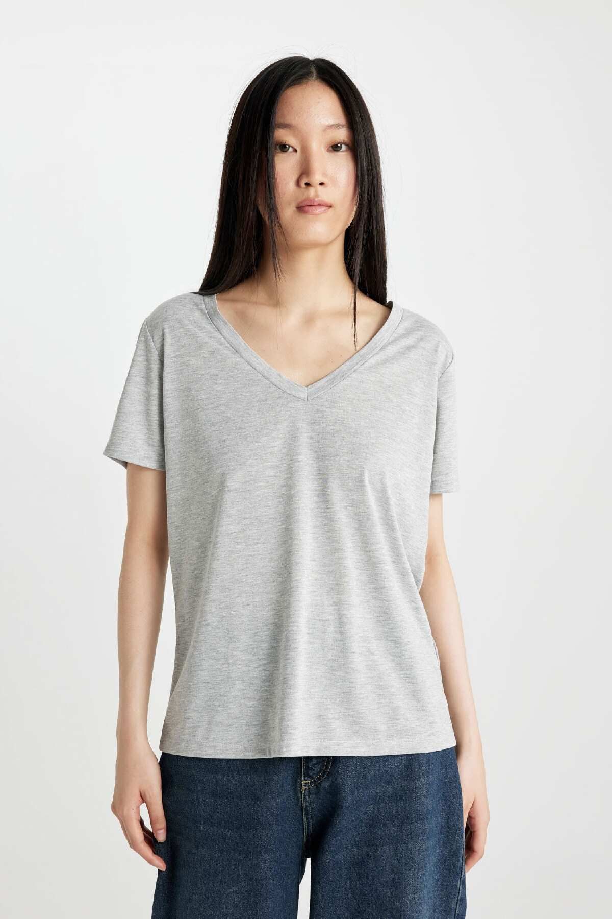 Regular Fit V Yaka Basic Kısa Kollu Tişört W9204AZNS Regular Fit V Yaka Basic Kısa Kollu Tişört W9204AZNS