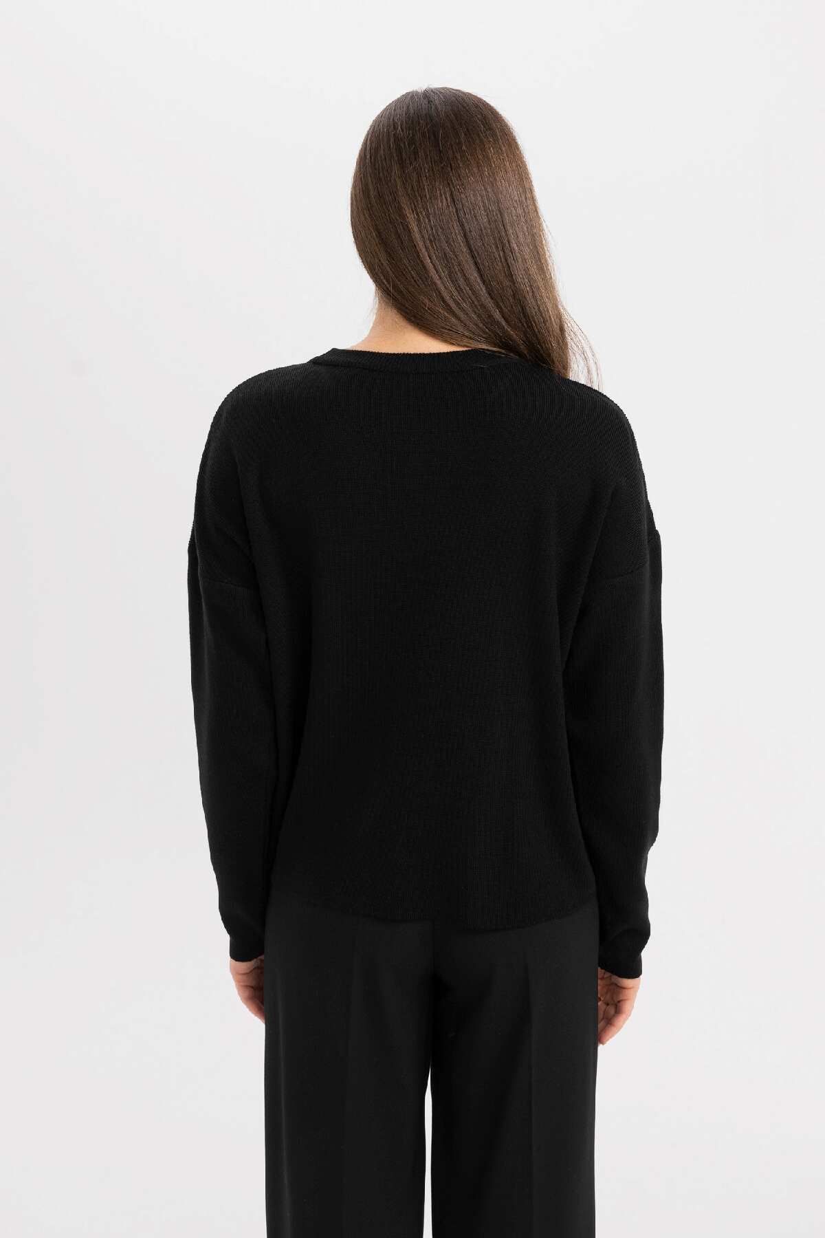 Regular Fit Bisiklet Yaka Taşlı Siyah Triko Kazak R0726az24wn Regular Fit Bisiklet Yaka Taşlı Siyah Triko Kazak R0726az24wn
