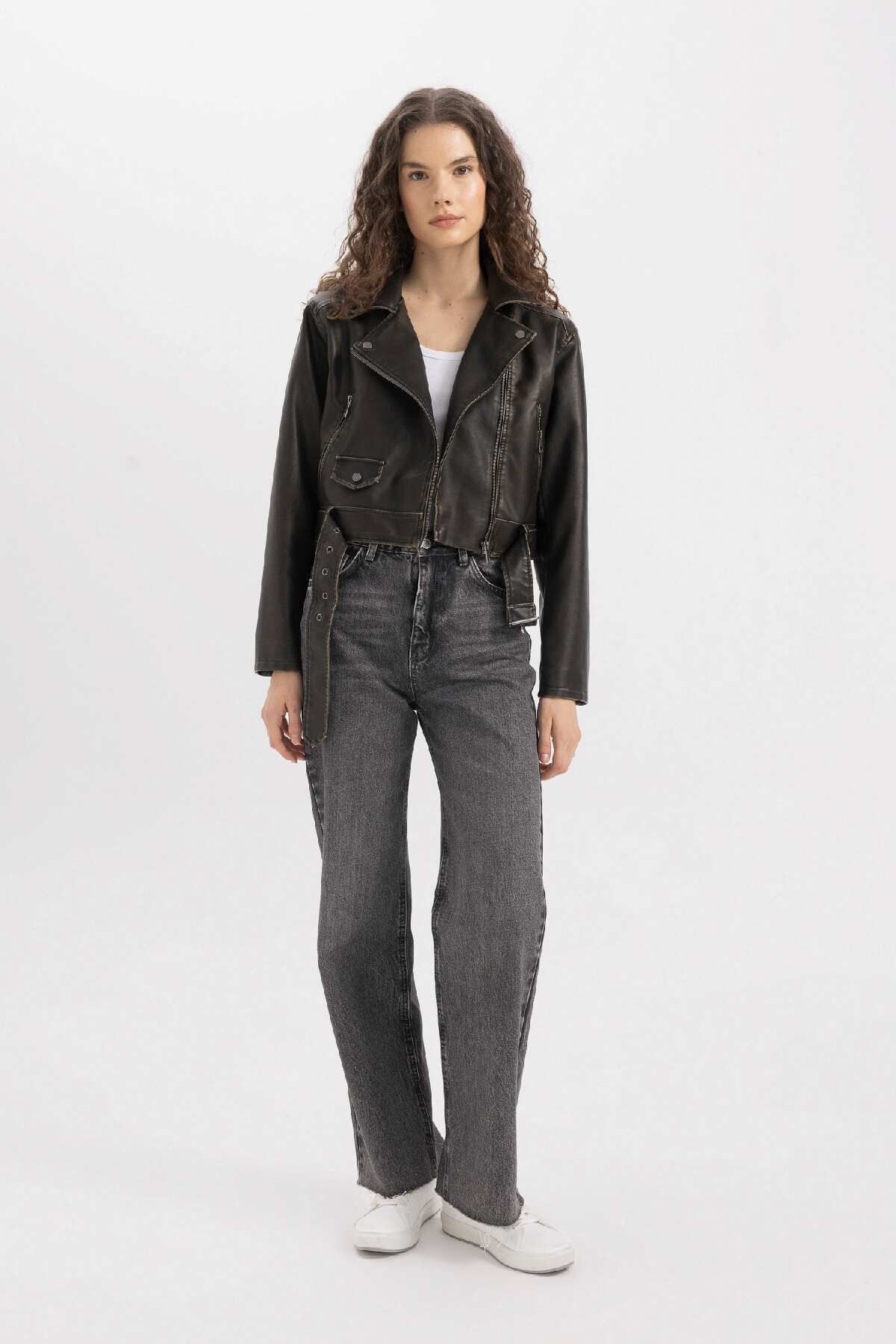 Su Itici Oversize Geniş Kalıp Fermuarlı Eskitme Kemerli Suni Deri Kısa Ceket Y7170az24au Su Itici Oversize Geniş Kalıp Fermuarlı Eskitme Kemerli Suni Deri Kısa Ceket Y7170az24au