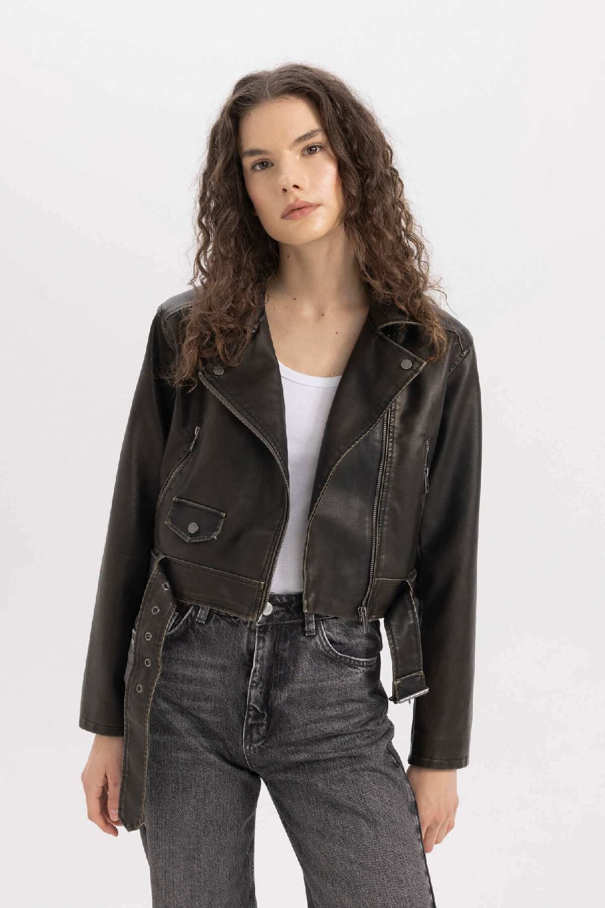 Su Itici Oversize Geniş Kalıp Fermuarlı Eskitme Kemerli Suni Deri Kısa Ceket Y7170az24au Su Itici Oversize Geniş Kalıp Fermuarlı Eskitme Kemerli Suni Deri Kısa Ceket Y7170az24au
