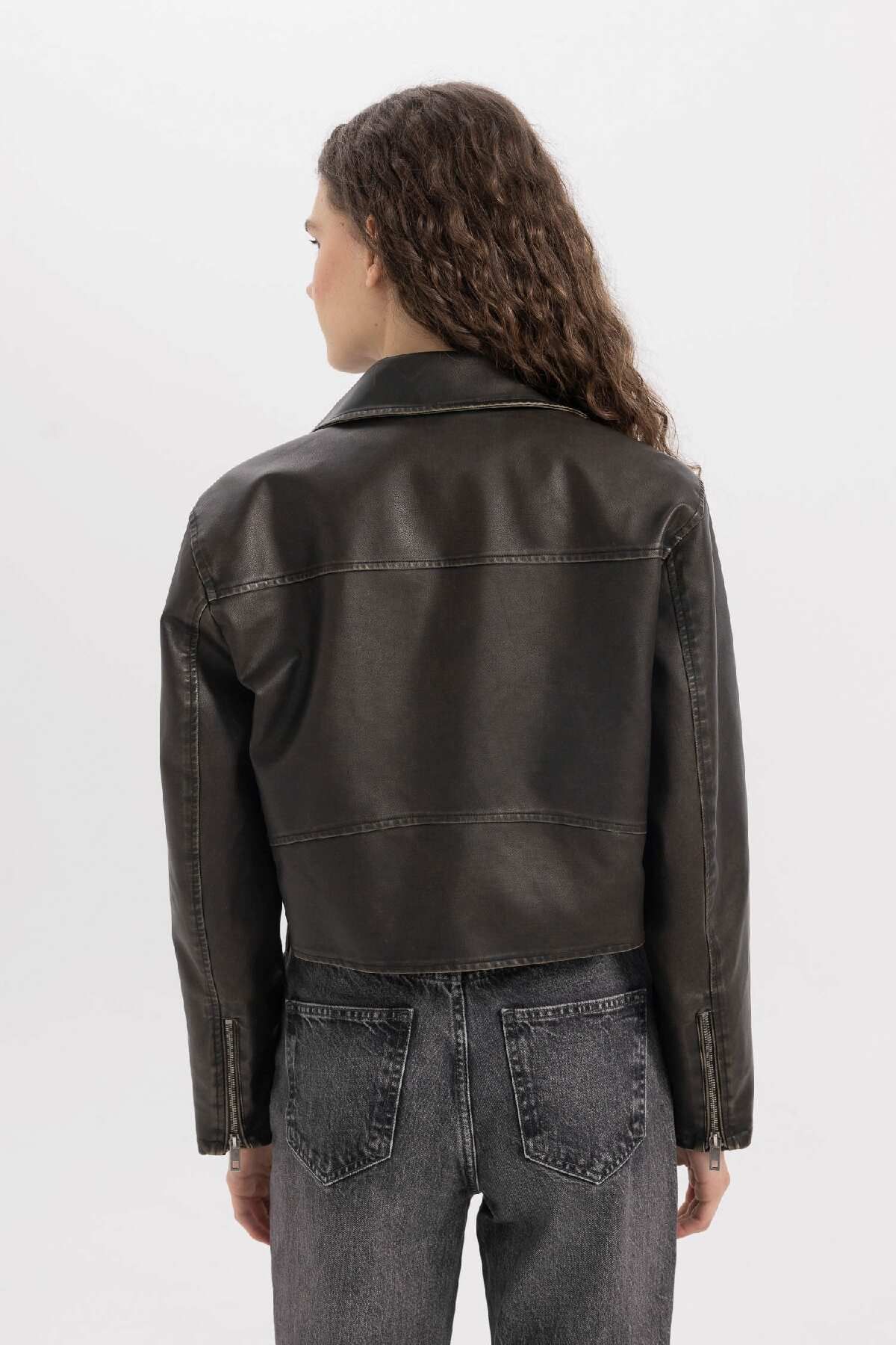 Su Itici Oversize Geniş Kalıp Fermuarlı Eskitme Kemerli Suni Deri Kısa Ceket Y7170az24au Su Itici Oversize Geniş Kalıp Fermuarlı Eskitme Kemerli Suni Deri Kısa Ceket Y7170az24au