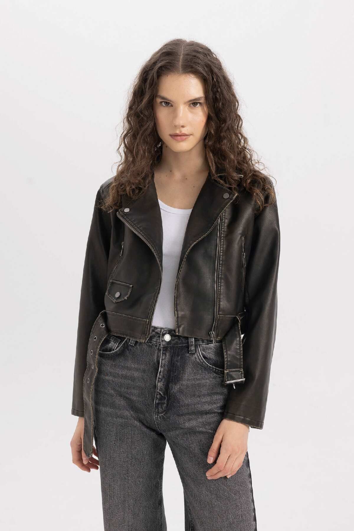 Su Itici Oversize Geniş Kalıp Fermuarlı Eskitme Kemerli Suni Deri Kısa Ceket Y7170az24au Su Itici Oversize Geniş Kalıp Fermuarlı Eskitme Kemerli Suni Deri Kısa Ceket Y7170az24au