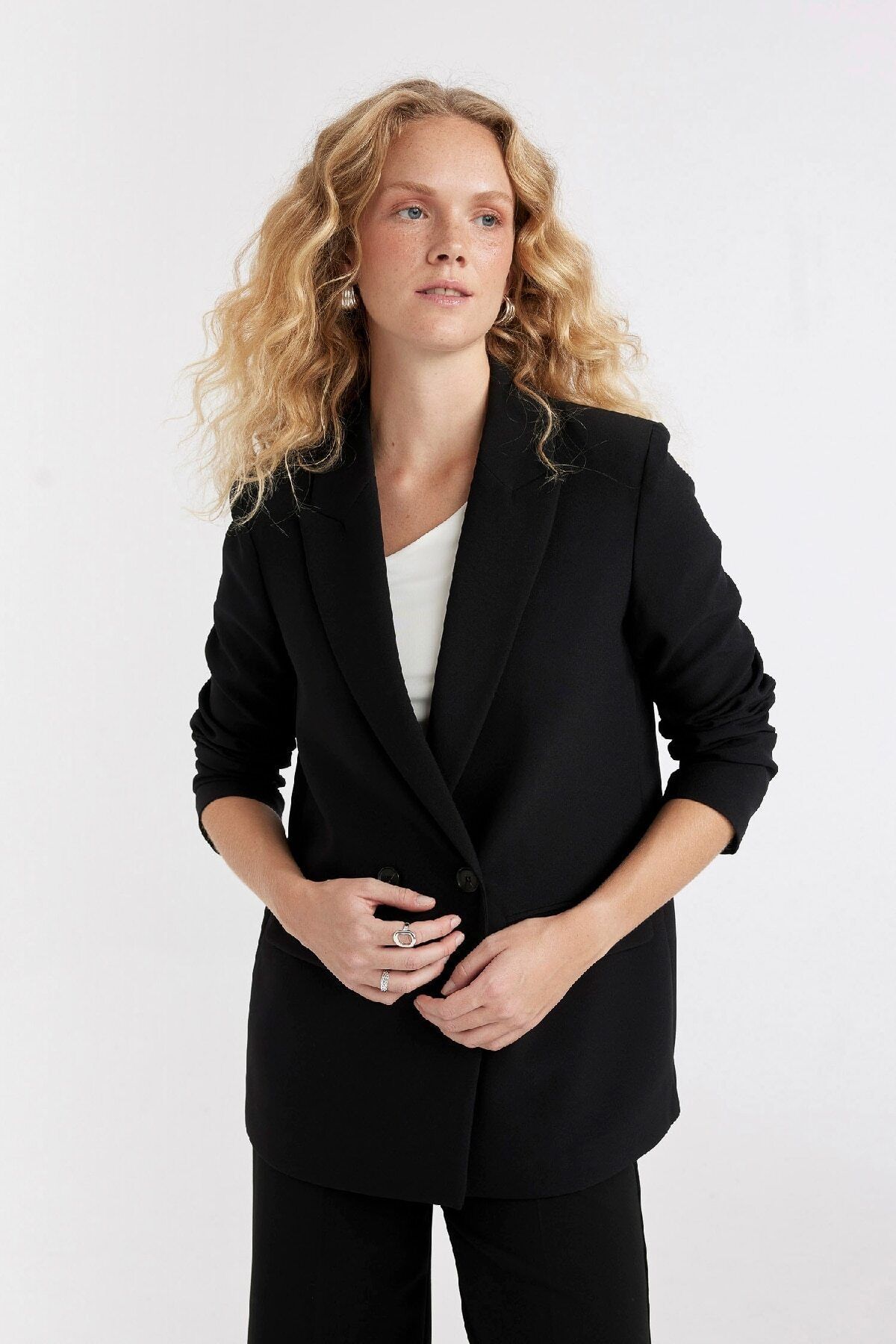 Oversize Geniş Kalıp Ceket Yaka Düğmeli Basic Düz Blazer Ceket C2457ax24au Oversize Geniş Kalıp Ceket Yaka Düğmeli Basic Düz Blazer Ceket C2457ax24au