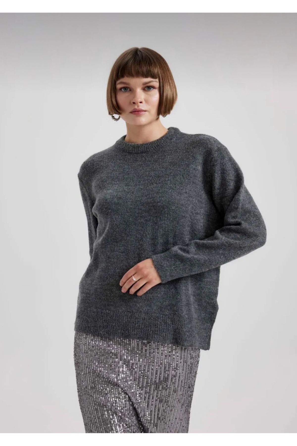 Regular Fit bisiklet yaka exra yumuşak yünlü Dokulu oversize kadın kazak Regular Fit bisiklet yaka exra yumuşak yünlü Dokulu oversize kadın kazak