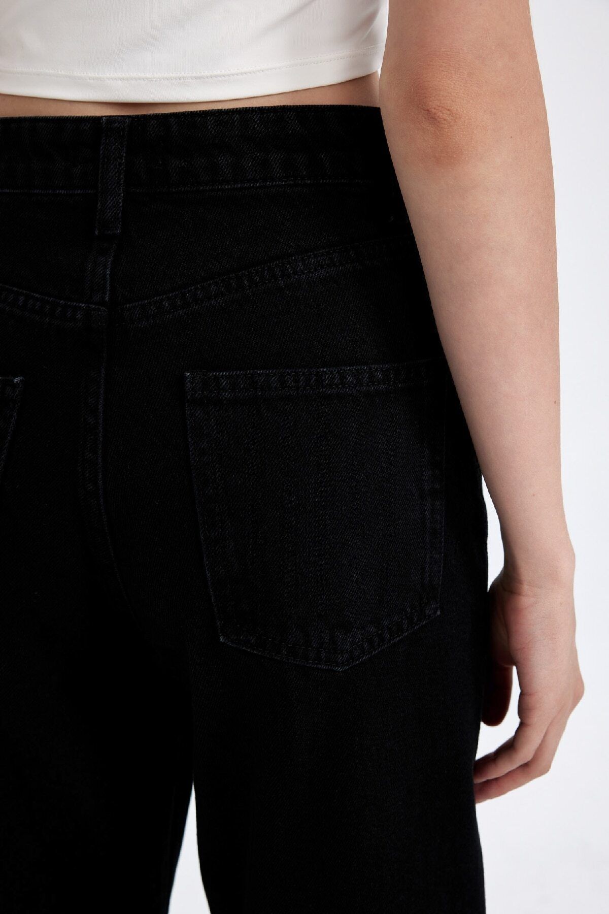 Kısa Geniş Paça Yüksek Bel Crop Jean Pantolon D8356ax24au Kısa Geniş Paça Yüksek Bel Crop Jean Pantolon D8356ax24au