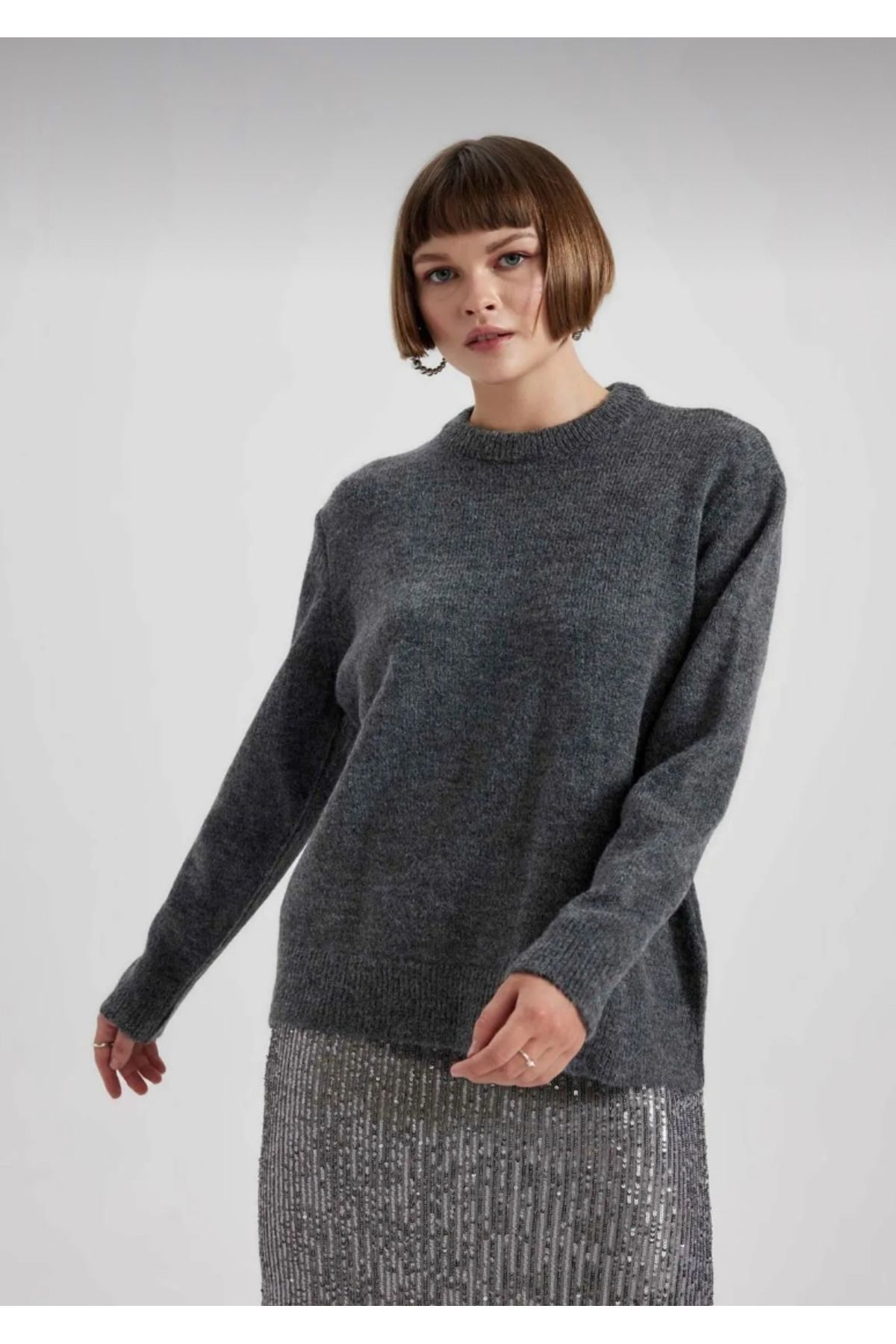 Regular Fit bisiklet yaka exra yumuşak yünlü Dokulu oversize kadın kazak Regular Fit bisiklet yaka exra yumuşak yünlü Dokulu oversize kadın kazak