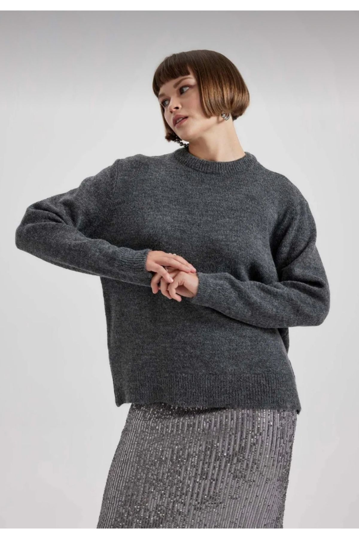 Regular Fit bisiklet yaka exra yumuşak yünlü Dokulu oversize kadın kazak Regular Fit bisiklet yaka exra yumuşak yünlü Dokulu oversize kadın kazak