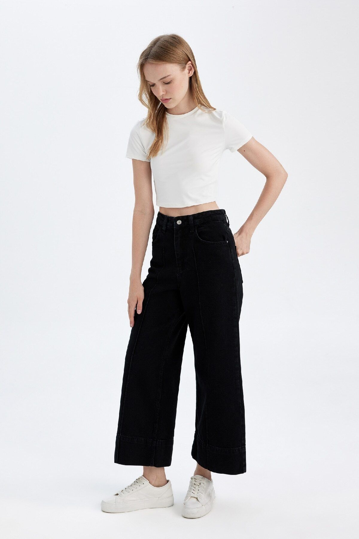 Kısa Geniş Paça Yüksek Bel Crop Jean Pantolon D8356ax24au Kısa Geniş Paça Yüksek Bel Crop Jean Pantolon D8356ax24au