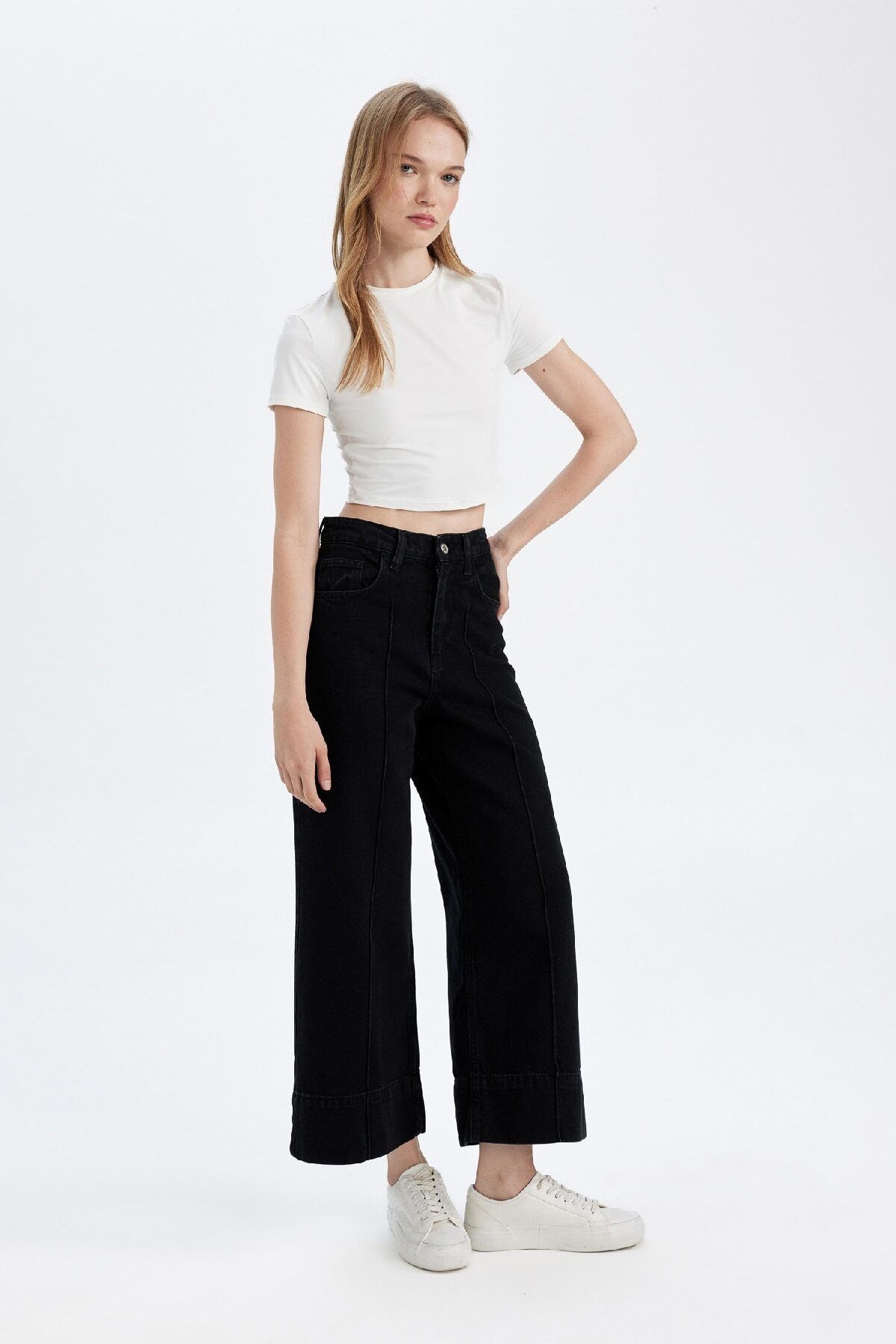 Kısa Geniş Paça Yüksek Bel Crop Jean Pantolon D8356ax24au Kısa Geniş Paça Yüksek Bel Crop Jean Pantolon D8356ax24au
