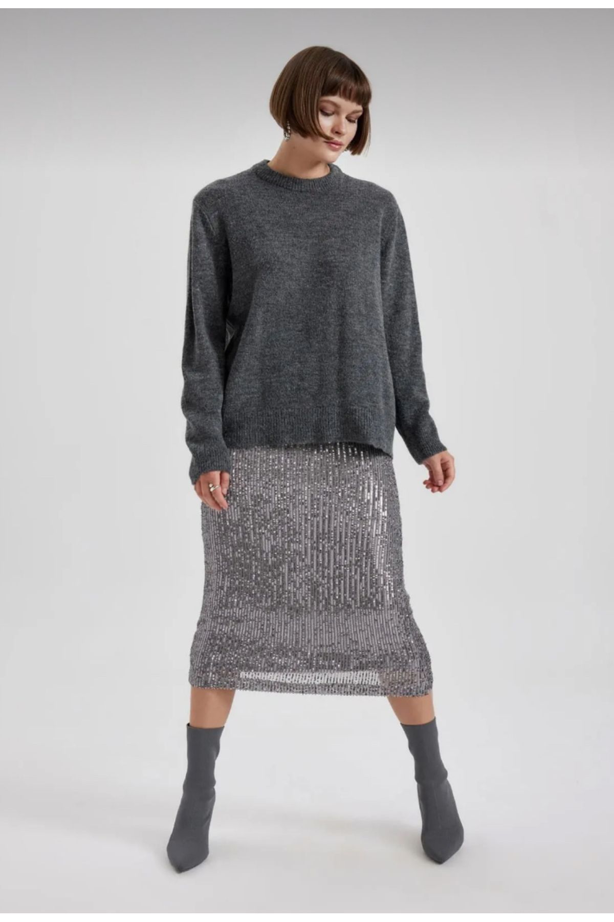 Regular Fit bisiklet yaka exra yumuşak yünlü Dokulu oversize kadın kazak Regular Fit bisiklet yaka exra yumuşak yünlü Dokulu oversize kadın kazak