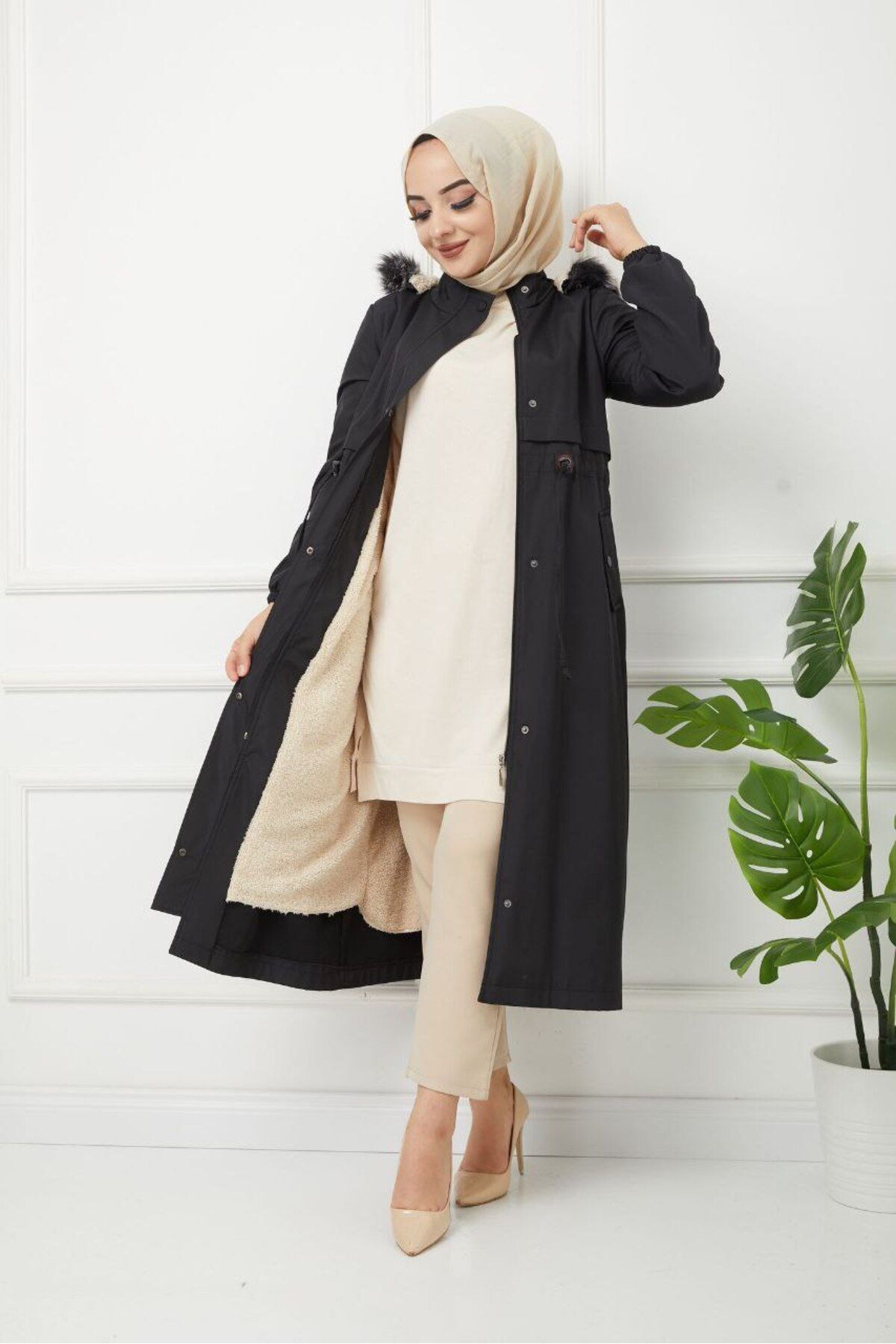 Siyah Kapüşonlu Içi Kürklü Büzgülü Bondik Mont Siyah Kapüşonlu Içi Kürklü Büzgülü Bondik Mont