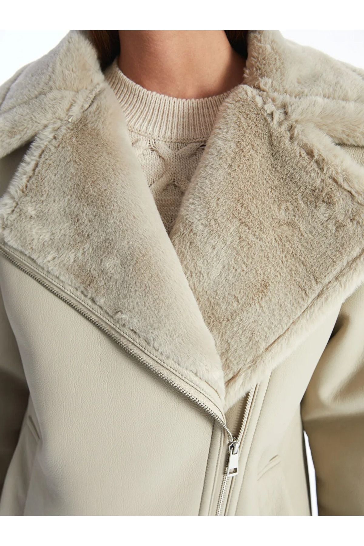 LCWAIKIKI Classic Açık Gri Kadın Biker Yaka Düz Deri Görünümlü Mont LCWAIKIKI Classic Açık Gri Kadın Biker Yaka Düz Deri Görünümlü Mont