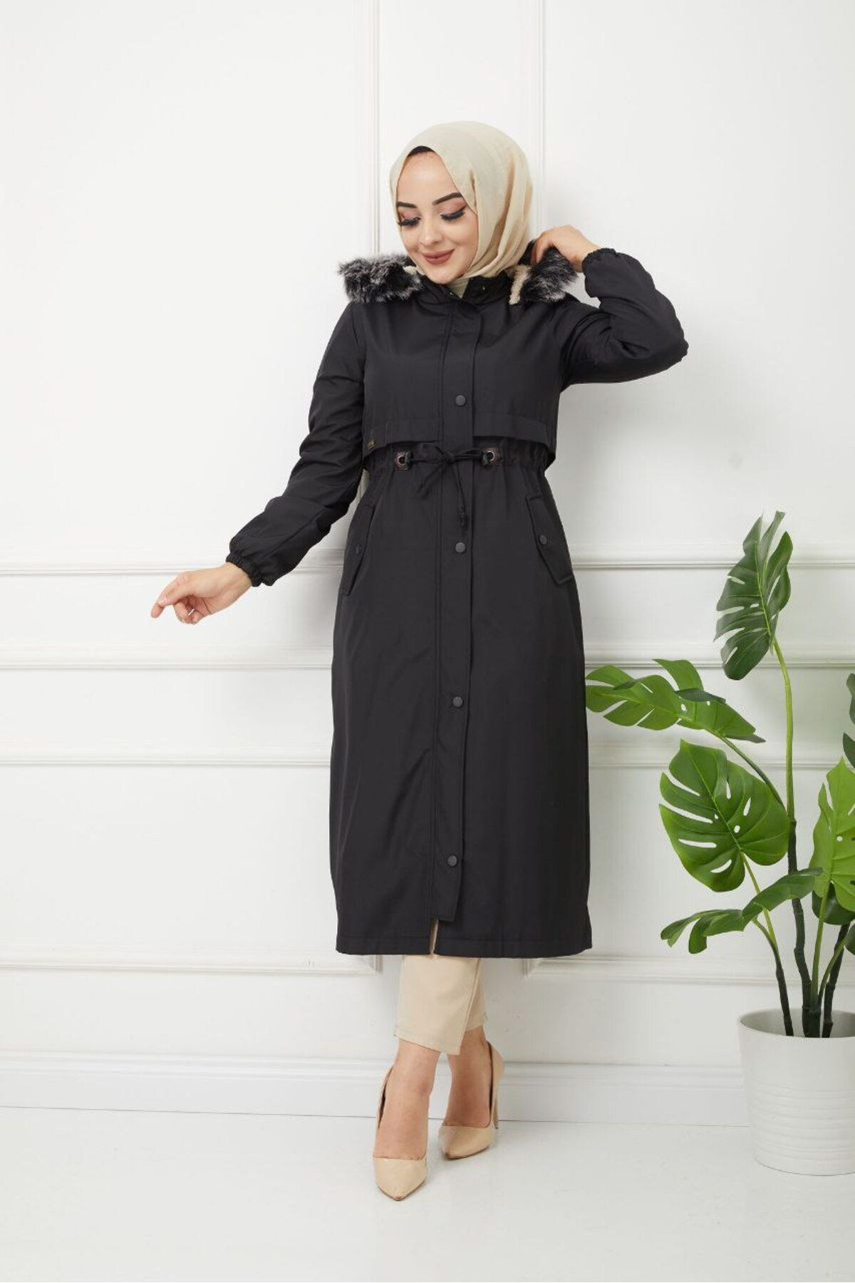 Siyah Kapüşonlu Içi Kürklü Büzgülü Bondik Mont Siyah Kapüşonlu Içi Kürklü Büzgülü Bondik Mont