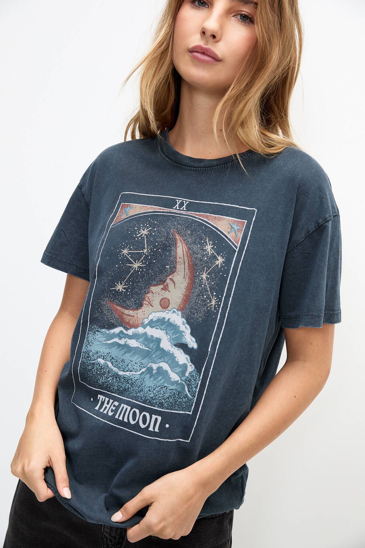 Kısa kollu ve tarot baskılı t-shirt Kısa kollu ve tarot baskılı t-shirt