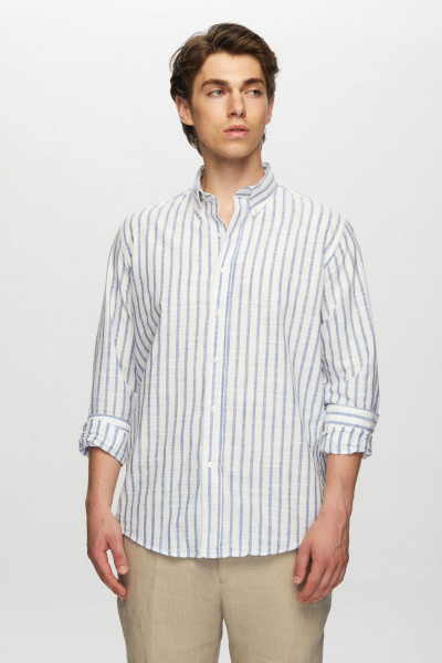 Slim Fit Mavi Çizgili Düğmeli Yaka %100 Pamuk Flamlı Yazlık Keten Görünümlü Gömlek Slim Fit Mavi Çizgili Düğmeli Yaka %100 Pamuk Flamlı Yazlık Keten Görünümlü Gömlek