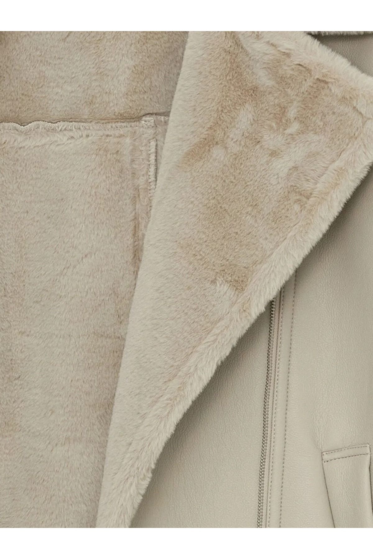 LCWAIKIKI Classic Açık Gri Kadın Biker Yaka Düz Deri Görünümlü Mont LCWAIKIKI Classic Açık Gri Kadın Biker Yaka Düz Deri Görünümlü Mont