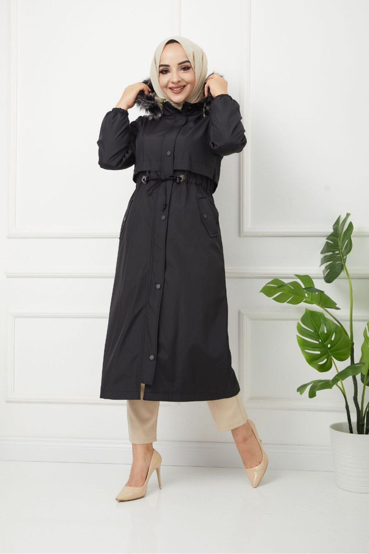 Siyah Kapüşonlu Içi Kürklü Büzgülü Bondik Mont Siyah Kapüşonlu Içi Kürklü Büzgülü Bondik Mont