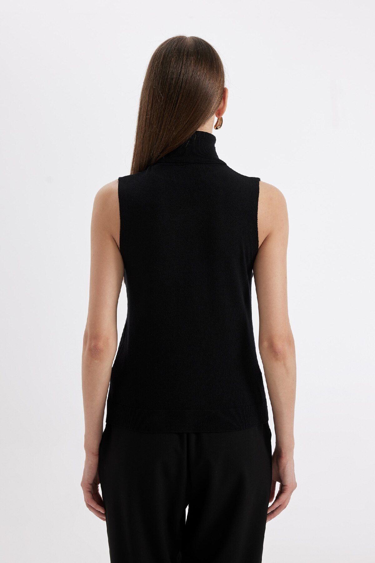 Siyah Regular Fit Balıkçı Yaka Kolsuz Basic Düz Triko Kazak U8250az24au Siyah Regular Fit Balıkçı Yaka Kolsuz Basic Düz Triko Kazak U8250az24au