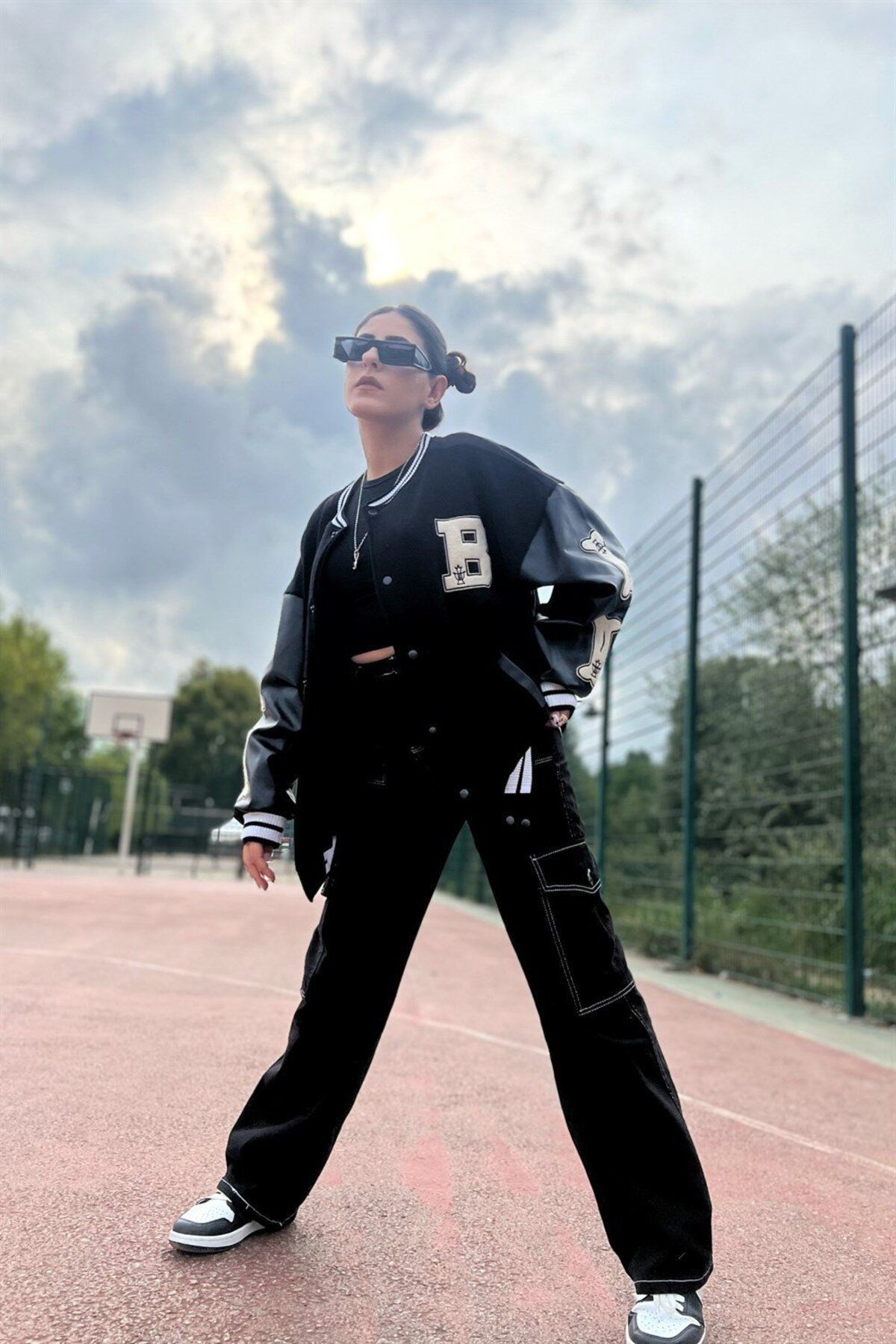 Unisex B Bone Nakışlı Oversize Kolej Ceket Unisex B Bone Nakışlı Oversize Kolej Ceket