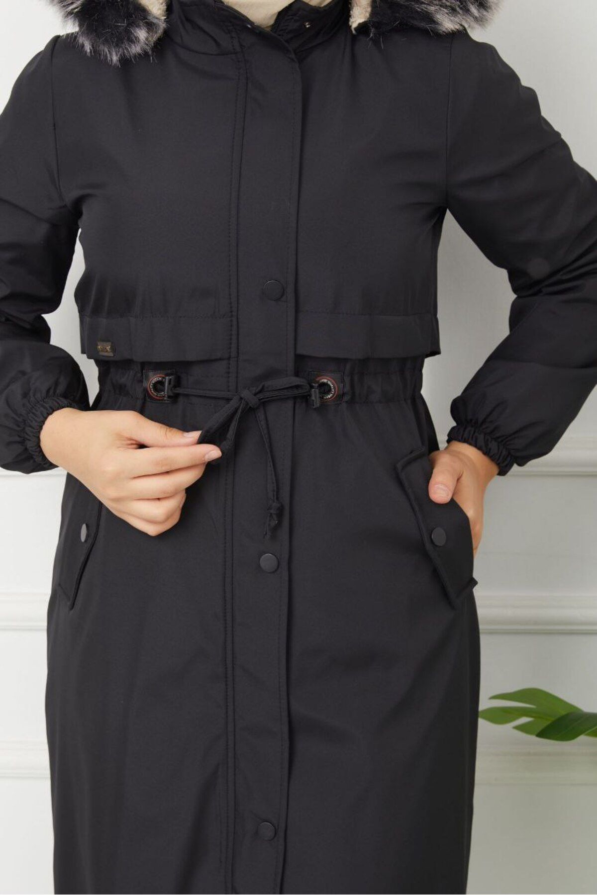 Siyah Kapüşonlu Içi Kürklü Büzgülü Bondik Mont Siyah Kapüşonlu Içi Kürklü Büzgülü Bondik Mont