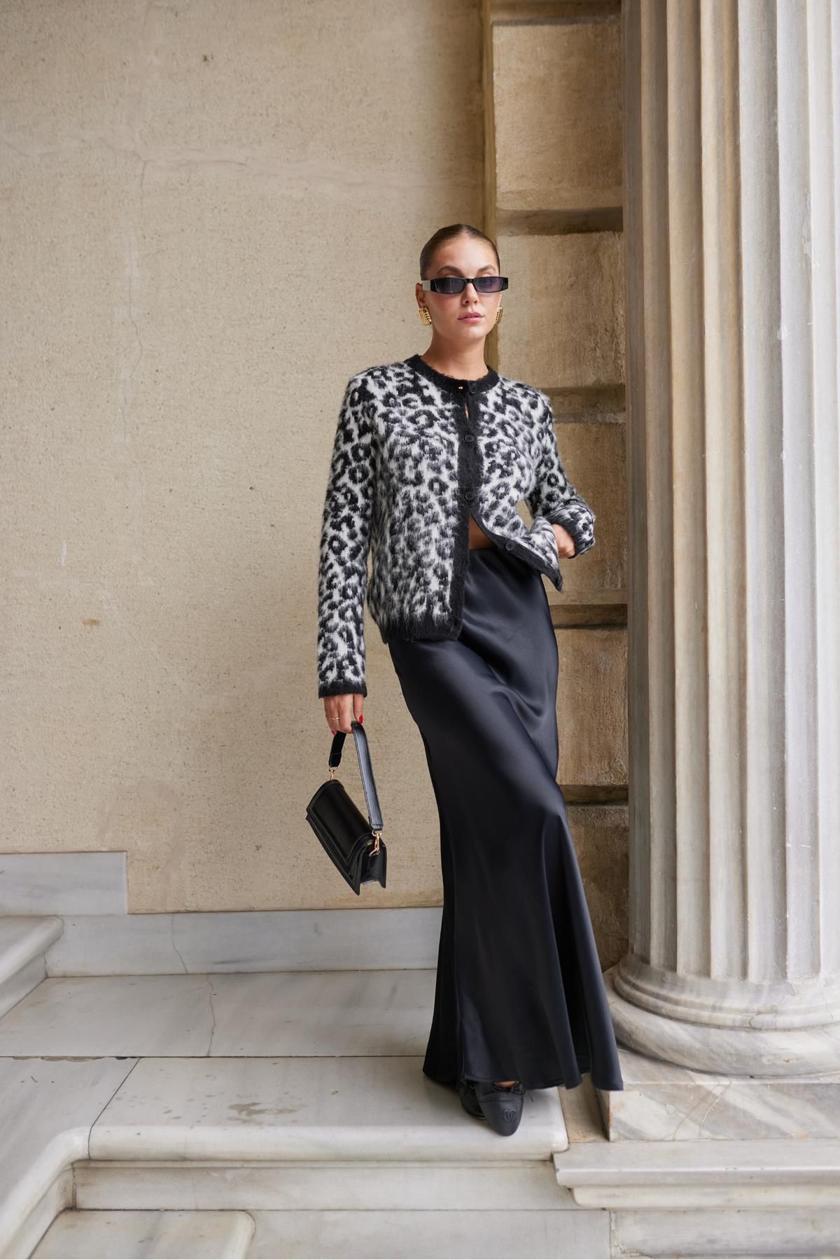 Siyah Leopar Desenli Hırka Siyah Leopar Desenli Hırka