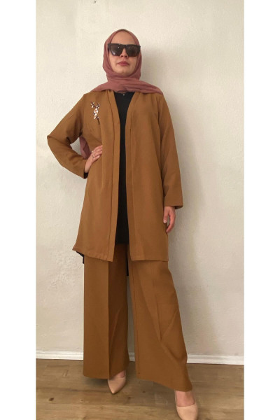 Mevsimlik kumaş 2 parça takım Önü bantlı ceket ve Bol paça pantalon Mevsimlik kumaş 2 parça takım Önü bantlı ceket ve Bol paça pantalon